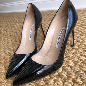 Manolo Blahnik BB PATENT Black Patent Point Pumps. Size 37